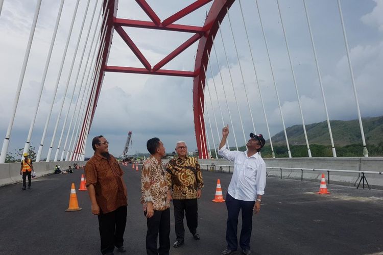 Jembatan Kalikuto yang merupakan bagian dari Tol Batang-Semarang menjalani uji beban pada 8 dan 9 November 2018