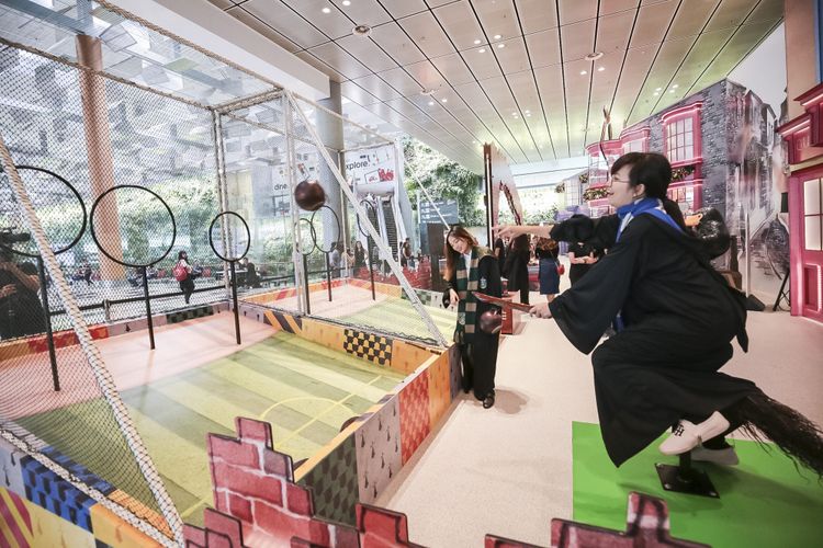 Rayakan Natal 2018, Bandar Udara Changi hadirkan suasana berbeda dengan tema ?A Wizarding World Holiday?. 