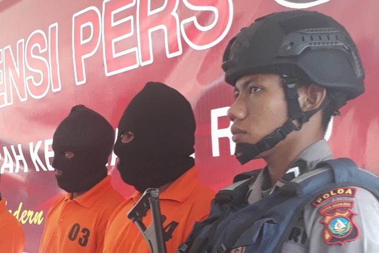 Sebanyak 24 Tenaga Kerja Indonesia (TKI) berhasil diselamatkan Direktorat Polisi Air dan Udara (Ditpolairud) Polda Kepri, saat akan diberangkatkan ke Malaysia melalui jalur ilegal, Senin (19/11/2018).