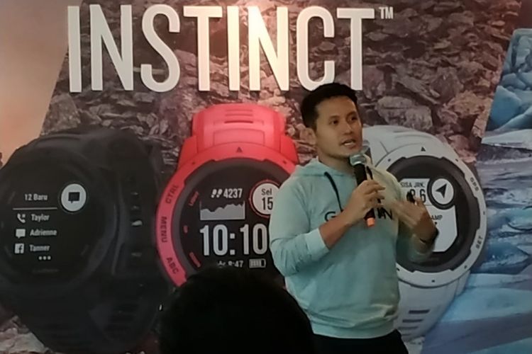 Rian Krisna, Marketing Manager Garmin Indonesia, saat memberikan penjelasan dalam peluncuran arloji pintar Garmin Instinct di Jakarta, Kamis (22/11/2018).