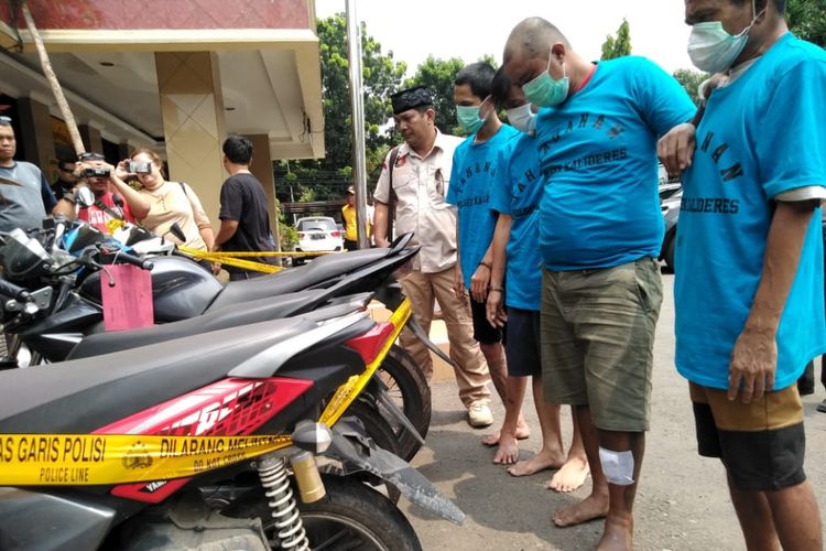 Empat orang tersangka curanmor diamankan di Polsek Kalideres, Jakarta Barat, Sabtu (24/11/2018).