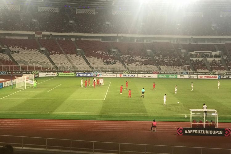 Suasana babak pertama laga antara timnas Indonesia vs timnas Filipina pada babak penyisihan Grup B Piala AFF 2018 di Stadion Utama Gelora Bung Karno (SUGBK), Minggu (25/11/2018).