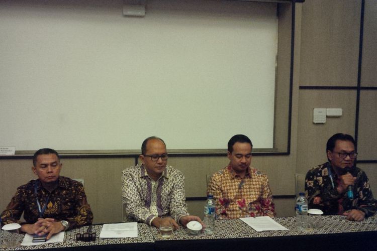 Ketua Umum Kadin Indonesia Rosan Roeslani (dua dari kiri) saat jumpa pers Rapimnas Kadin 2018 di Alila Hotel Solo, Jawa Tengah, Senin (26/11/2018).