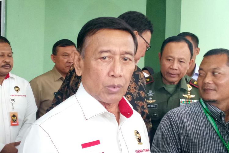 Menteri Koordinator Politik, Hukum, dan Keamanan (Menko Polhukam) Wiranto yang ditemui di Pusat Senjata Infanteri (Pussenif), Kota Bandung, Jawa Barat, Selasa (27/11/2018). 