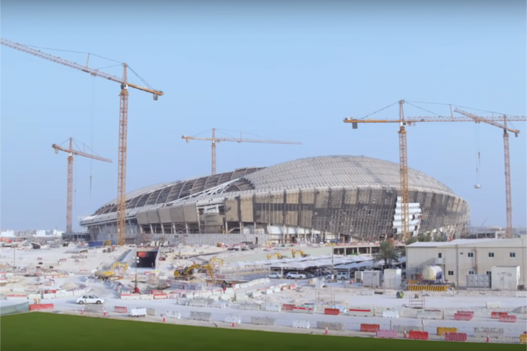 Terlihat struktur utama bangunan Stadion Al Wakrah telah selesai. 
