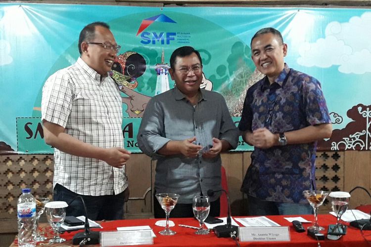 PT Sarana Multigriya Finansial (SMF) mencatat pendapatan Rp 1,083 triliun hingga Oktober 2018. Tampak Direktur Utama PT SMF Ananta Wiyogo (tengah), didampingi Direktur PT SMF Heliantopo (kiri) dan Direktur PT SMF Trisnadi Yulrisman (kanan).
