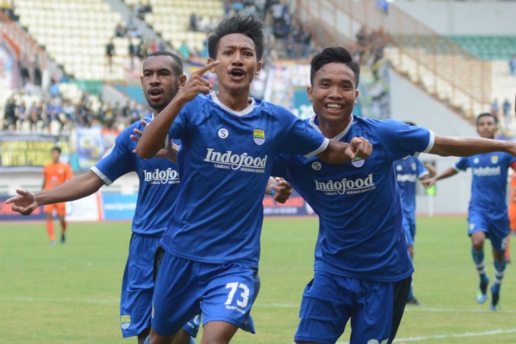 Beckham Putra Nugraha (tengah) saat membela Persib Bandung U-19 di Liga 1 U-19.
