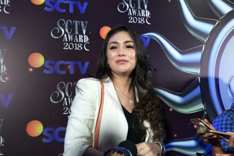 Artis sinetron Celine Evangelista saat ditemui di Malam Puncak Penghargaan SCTV Awards 2018 di Studio 6 Emtek City, Daan Mogot, Jakarta Barat, Jumat (30/11/2018), 
