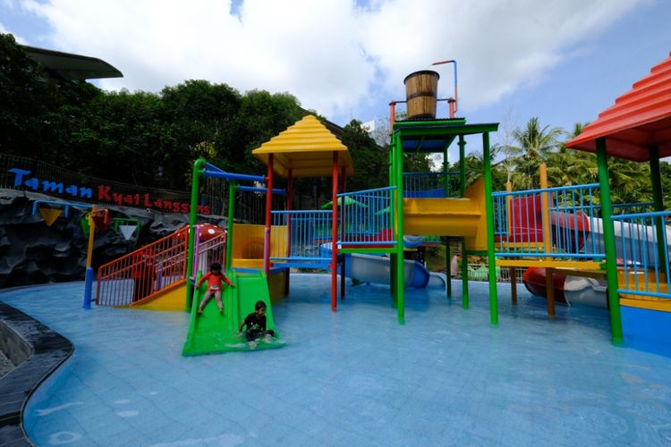 Taman Kyai Langgeng Kota Magelang tempat rekreasi yang memberikan diskon 20 persen bagi anak yang memiliki Kartu Identitas Anak(KIA), Senin (3/12/2018)