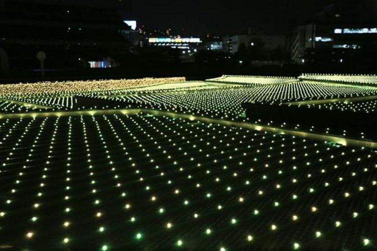 Pemandangan “Edo gokusai tanada” dari dek observasi. Berdasarkan dengan iluminasi yang dikeluarkan, pemandangan klasik Jepang yang asli dan penuh nostalgia akan berubah menjadi pemandangan cahaya yang luar biasa.
