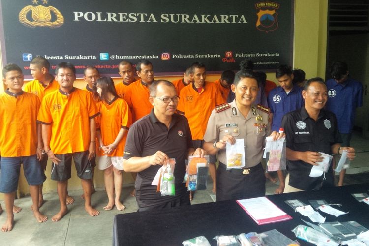 Para pelaku penyalahgunaan narkoba diamankan di Mapolresta Surakarta Solo, Jawa Tengah, Jumat (7/12/2018).