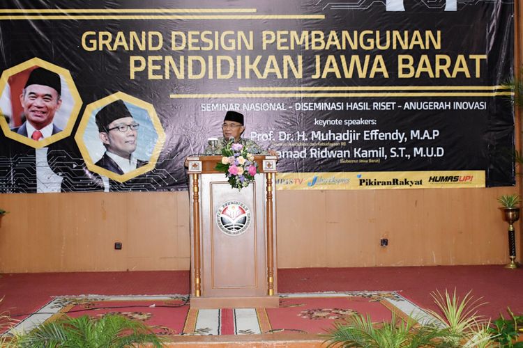 Mendikbud Muhadjir Effendy saat menjadi pembicara kunci dalam Seminar ?Grand Design Pendidikan di Jawa Barat?, di Kampus Universitas Pendidikan Indonesia (UPI) Bandung, Jawa Barat, Jumat (7/12/2018).