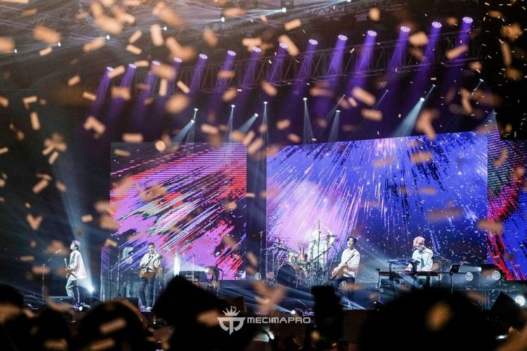 Konser grup band pop rock asal Korea Selatan, DAY6, di The Kasablanka Hall, Jakarta Selatan, Sabtu (8/12/2018) malam.