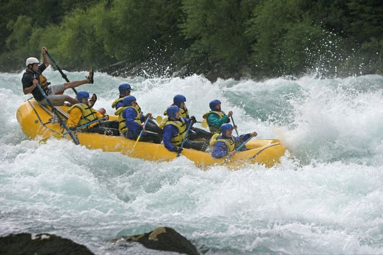 Arung jeram di Sungai Futaleufu, Chile.