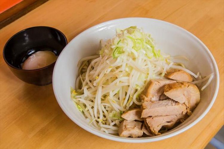 Abura-soba shoyu dengan onsen tamago