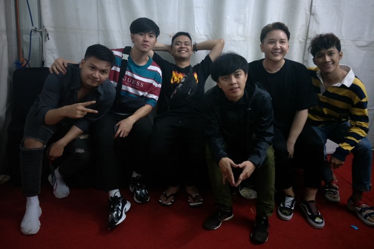 Boyband SM*SH ditemui usai tampil di HUT Transmedia di Lapangan Sunburst, BSD, Tangerang, Minggu (16/12/2018) malam.