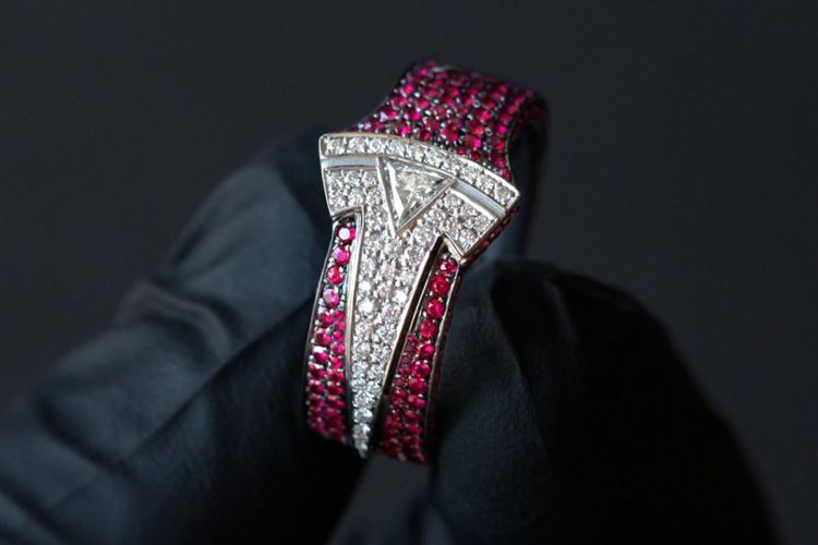 Cincin dari Ben Baller, pendiri IF & Co. untuk Elon Musk