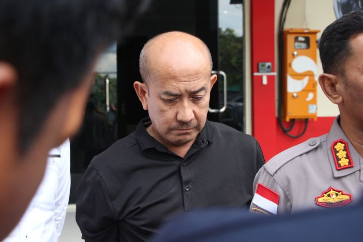 Satu dari tiga pelaku yang masuk dalam Daftar Pencarian Orang (DPO) kasus penyelundupan narkotika golongan I jenis sabu di kapal MV Sunrise Glory sebanyak 1 ton tertangkap.  Pelaku tersebut atas nama Hazard Rochaizad (57) yang ditangkap di Bandara Hang Nadim di Batam, Kepri.