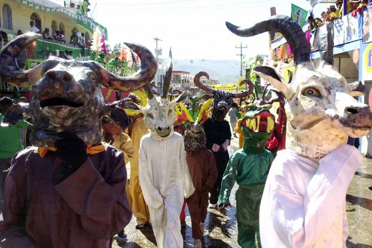 Karnival di Jacmel berupa pementasan teater di sepanjang jalan. Karnival ini selalu digelar setiap tahun pada pengujung Januari.
