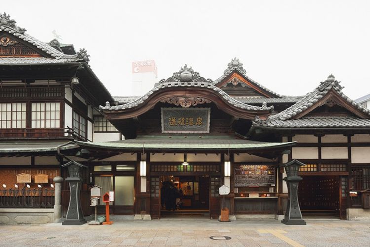 Bangunan luar Dogo Onsen di Kota Matsuyama, Prefektur Ehime, Jepang.