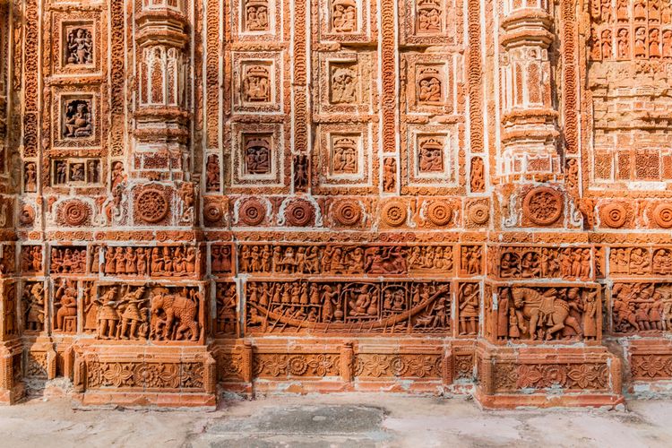 Relief Kuil Kantanagar mengisahkan banyak hal mulai dari epos religi hingga realitas sosial budaya Bangladesh.