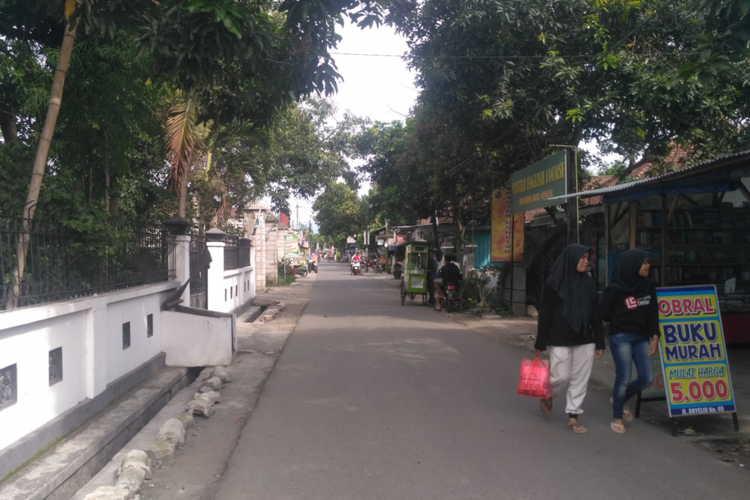 Suasana asri di Kampung Inggris, Pare, Kabupaten Kediri, Jawa Timur.