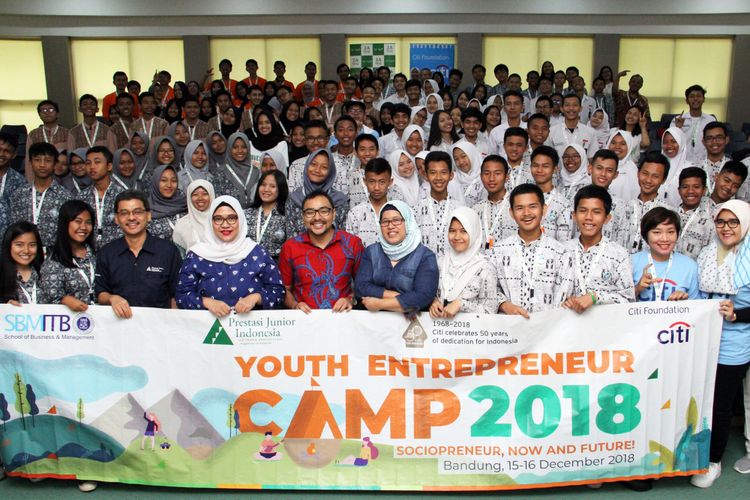 Lebih dari 500 pelajar SMA dan SMK di 5 kota di Indonesia (Jakarta, Bandung, Semarang, Surabaya dan Denpasar) berkesempatan mengikuti kegiatan pembekalan kewirausahaan Youth Entrepreneur Camp dari Citibank (15/12/2018 - 4/1/2019).