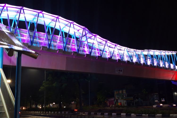 JPO Sumarno Jadi Lokasi Swafoto Baru Warga di Jakarta Timur