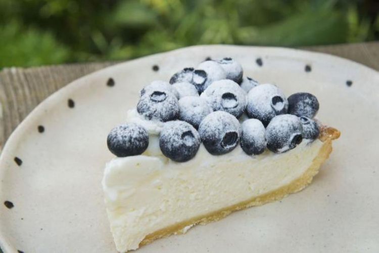 “Blueberry rare cheese tart” (430 yen) dengan banyak blueberry segar.
