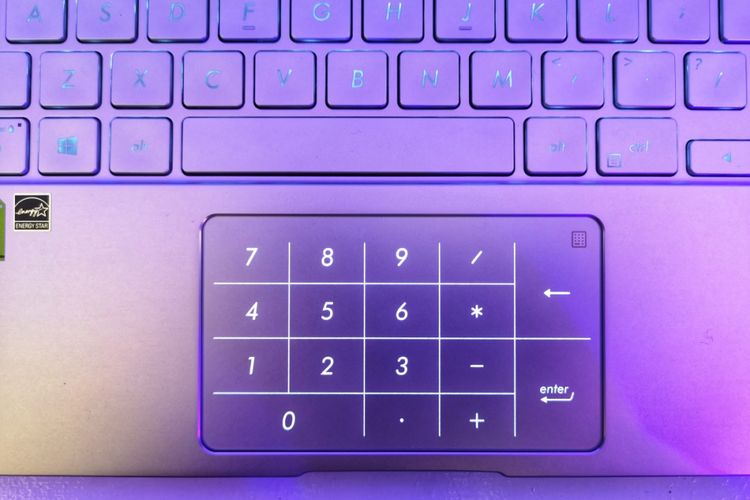 Varian teratas dari ZenBook 13 inci, 14 inci, dan 15 inci turut dibekali fitur touchpad yang bisa merangkap sebagai numpad