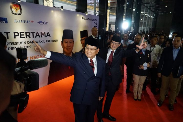 Pasangan calon nomor urut 02, Prabowo Subianto-Sandiaga Uno, saat tiba di lokasi debat, Hotel Bidakara, Jakarta, Kamis (17/1/2019).