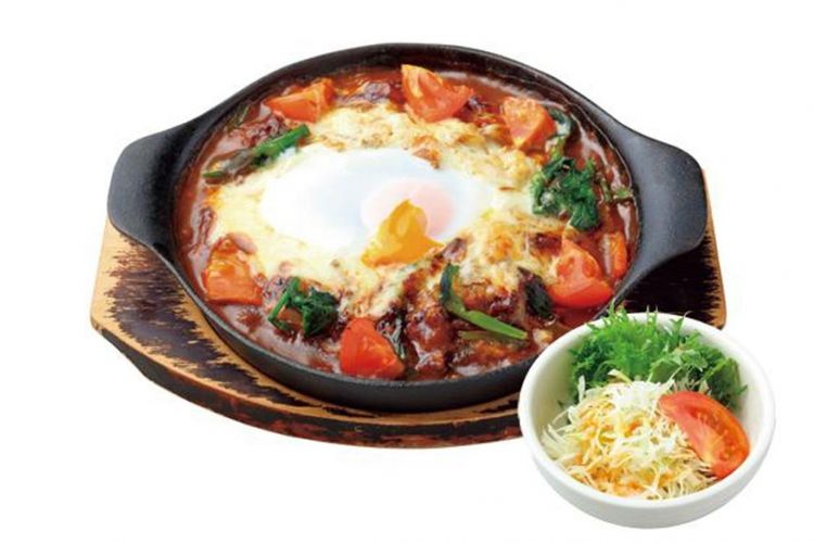 Kekayaan rasa yang dihasilkan oleh hatcho miso dari hidangan “Hatcho miso kaoru Okazaki ouhan egg curry doria” seharga 980 yen. 