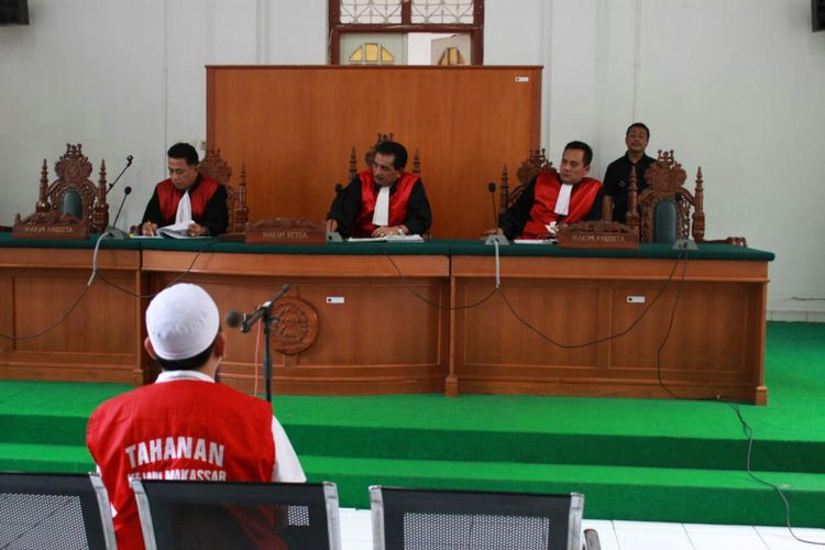 Sidang tuntutan terhadap Direktur Utama PT Amanah Bersama Ummat (Abu Tours)  digelar di Pengadilan Negeri Makassar,  Senin (21/1/2019).