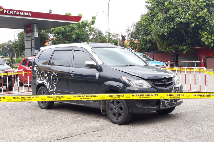 Mobil pria yang ditemukan tewas di SPBU Rawamangun karena menghirup karbon monoksida, Senin (21/1/1019)