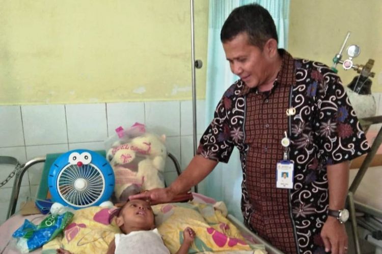 Intan Zahar, penderita gizi buruk akut di ruang perawatan anak Rumah Sakit Umum Cut Meutia, Kabupaten Aceh Utara, Kamis (24/1/2019)