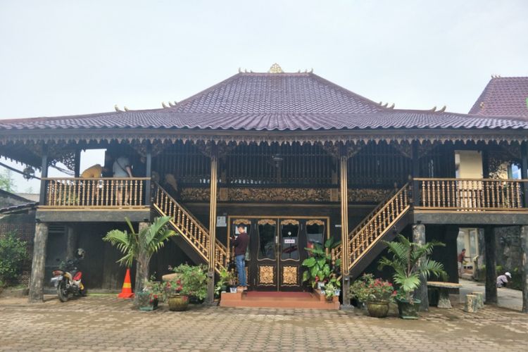 Rumah Limas Haji Aziz yang terletak di Jalan Demang Lebar Daun, Palembang.