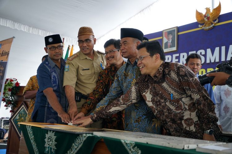 Mendikbud Muhadjir Effendy meresmikan laboratorium seni budaya di Sekolah Menengah Kejuruan (SMK) Muhammadiyah 5 Kepanjen, Kabupaten Malang, Jawa Timur (4/2/2019).