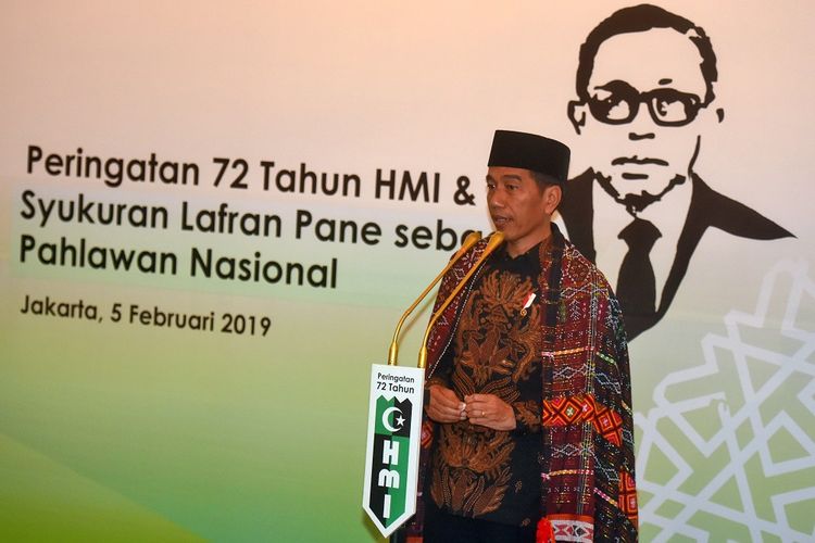 Presiden Joko Widodo memberikan sambutan saat Peringatan 72 tahun Himpunan Mahasiswa Islam (HMI) dan syukuran pengangkatan Lafran Pane sebagai pahlawan nasional di Jakarta, Selasa (5/2/2019). ANTARA FOTO/Akbar Nugroho Gumay/ama.