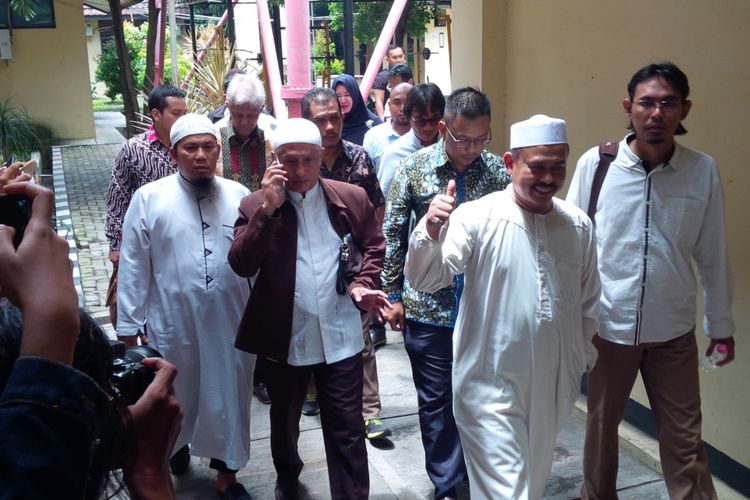 Ketum Persaudaraan Alumni (PA) 212 Slamet Maarif saat menjalani pemeriksaan di Mapolresta Surakarta, Solo, Jawa Tengah, Kamis (7/2/2019).