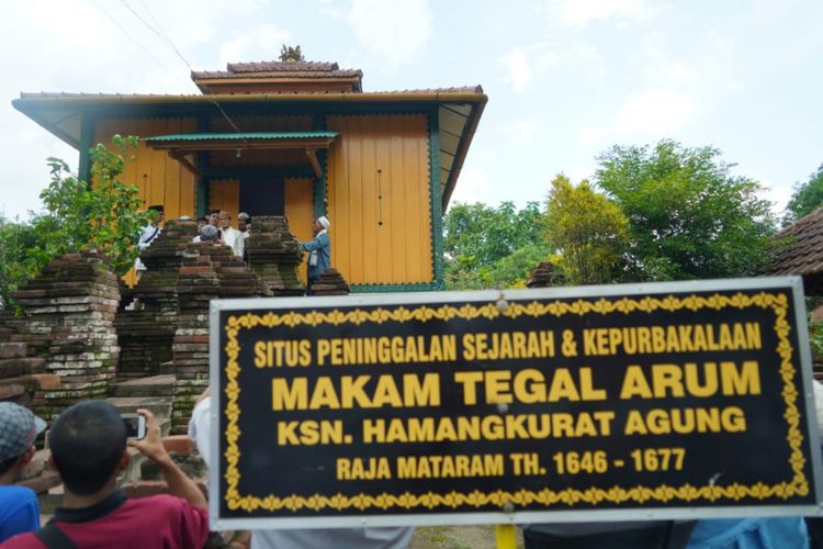 Makam Amangkurat I di Komplek Tegal Arum, Tegal, Jawa Tengah.