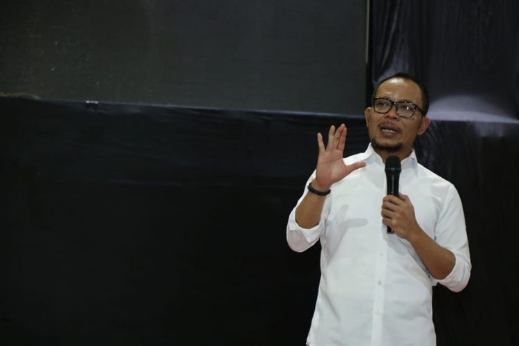 Menteri Ketenagakerjaan M Hanif Dhakiri saat menemui ratusan pengusaha Paguyuban Ritel Tradisional di Bekasi, Jawa Barat, Kamis (14/2/2019).