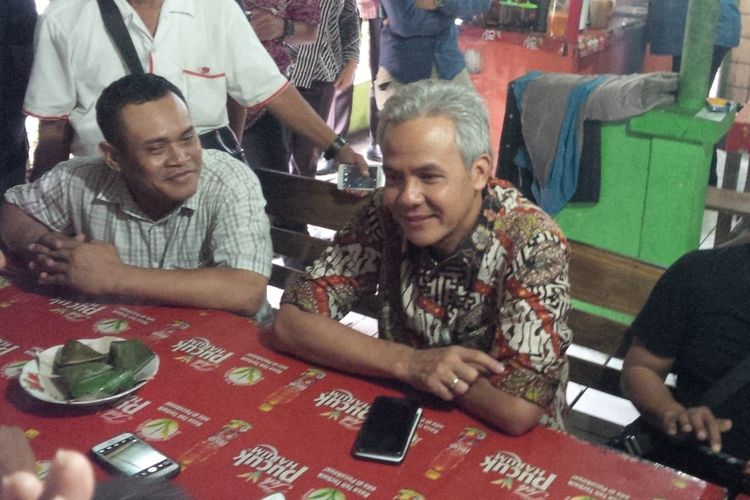 Gubernur Jawa Tengah Ganjar Pranowo dalam acara ramah tamah bersama wartawan di Manahan, Solo, Jawa Tengah, Kamis (14/2/2019).