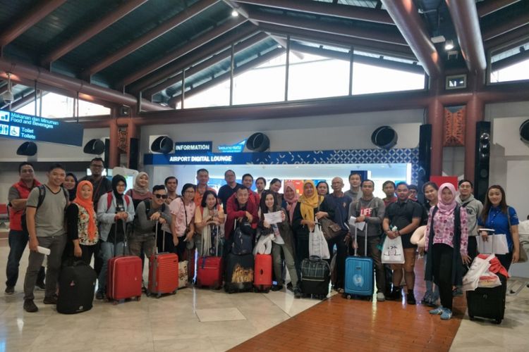 Para peserta liburan gratis ke Labuan Bajo Hotel Cordela berkumpul di Bandara Soekarno Hatta, Jumat (15/2/2019).