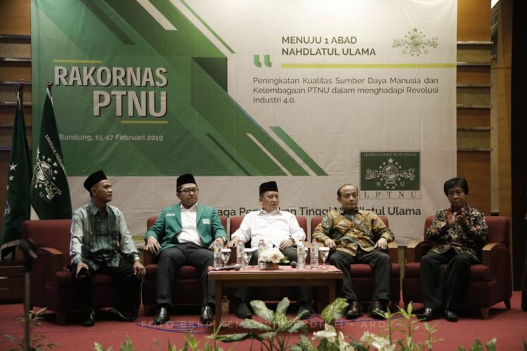 Menristekdikti saat menghadiri Rapat Koordinasi Nasional LPTNU di Hotel Savoy Homann, Bandung, (16/02/2019).
