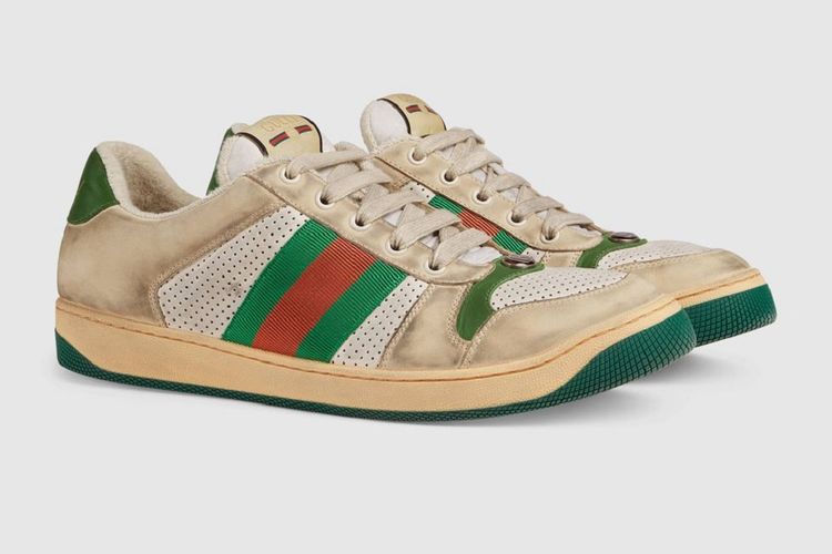 Sneaker Screener baru Gucci ini menawarkan gaya vintage dan terkesan amat lawas, yang terlihat dari kesan yang sangat dekil. 