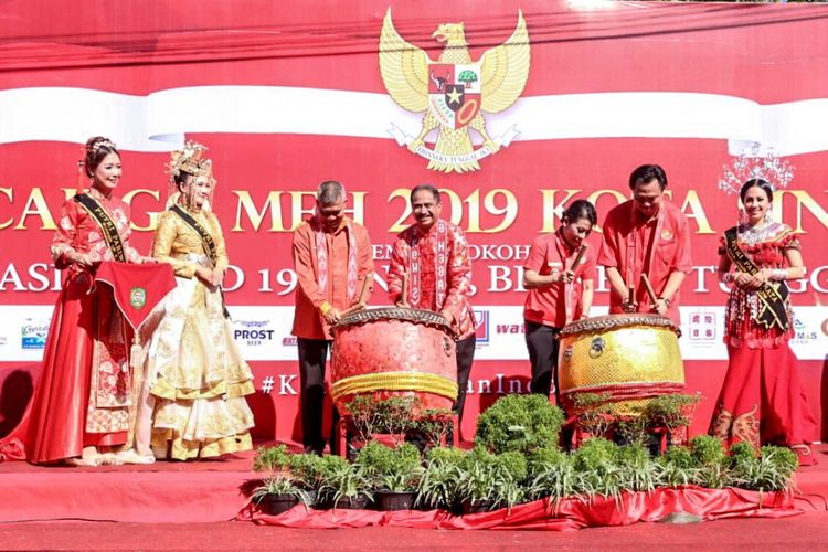 Menteri Pariwisata Arif Yahya membuka perayaan Cap Go Meh Singkawang 2019.