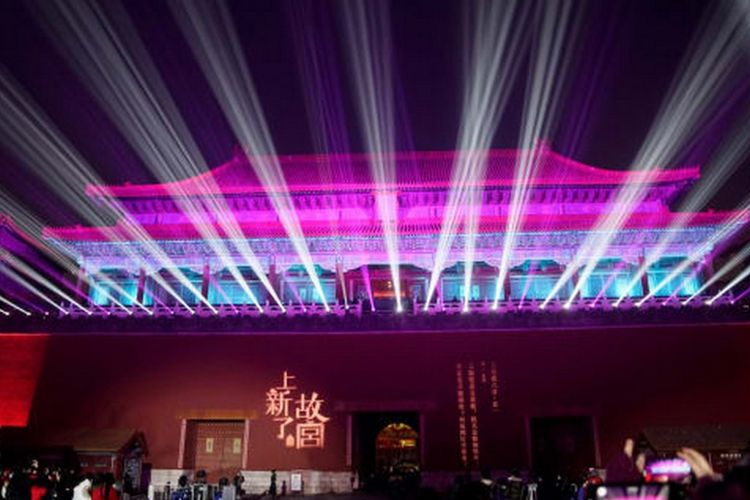 Istana Terlarang Beijing untuk pertama kali dibuka untuk umum pada malam hari. 