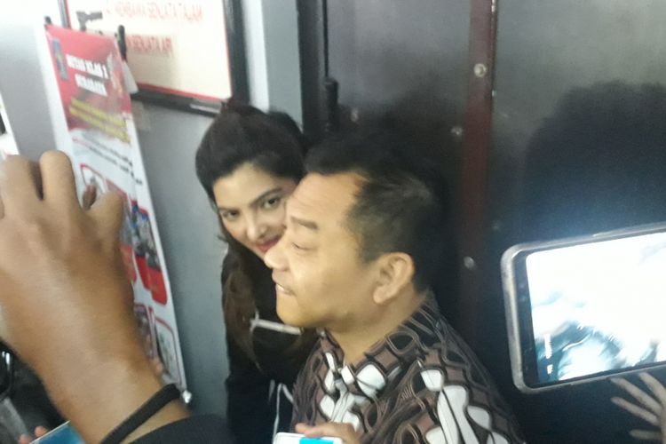 Anang dan Ashanty usai menjenguk Ahmas Dhani di Rutan Medaeng Sidoarjo, Kamis (21/2/2019)