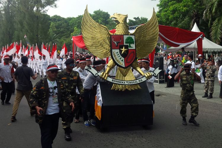 Kirab kebangsaan peringatan Haul ke-9 Gus Dur di Stadion Manahan, Solo, Jawa Tengah, Sabtu (23/2/2019).