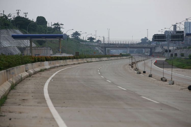 Proyek pembangunan Tol Cijago di wilayah Depok, Tabu (20/2/2019). Proyek tol tersebut menghubungkan Tol Jagorawi menuju Cinere. Hingga kini pembangunan tol di ruas ini sudah mencapai wilayah Kukusan, Depok.